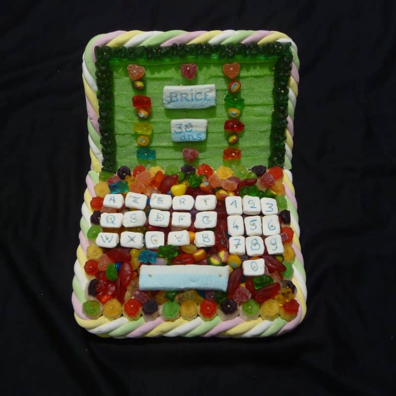 Gâteau de bonbons en forme de ordinateur portable