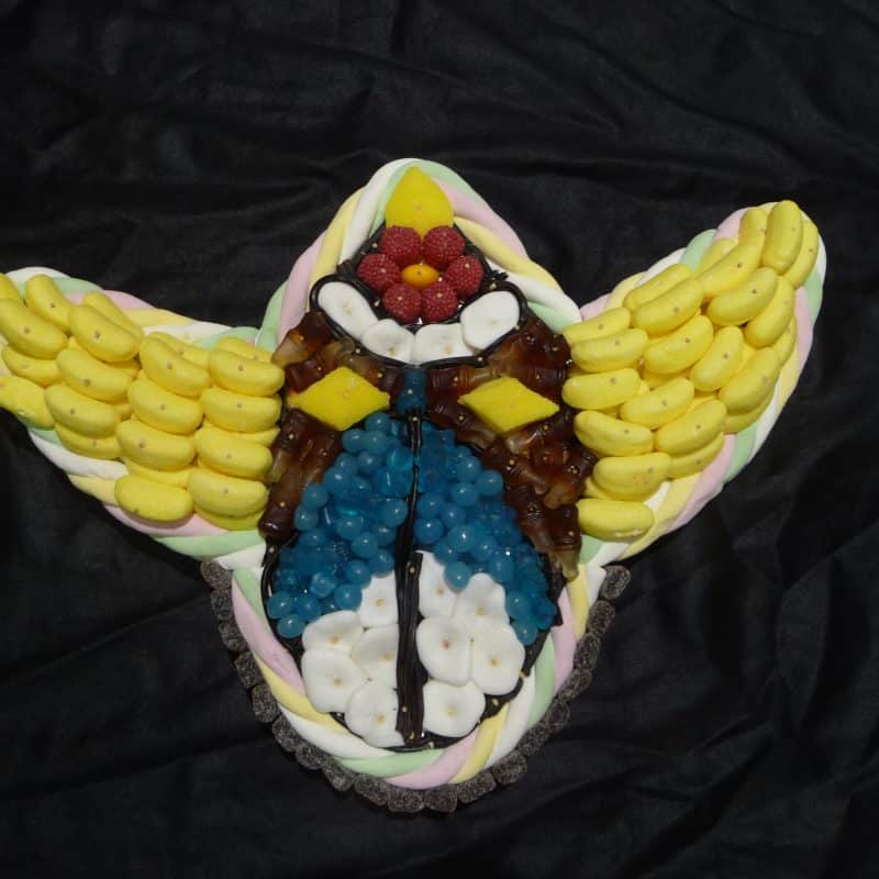 Gâteau de bonbons en forme de tête de goldorak