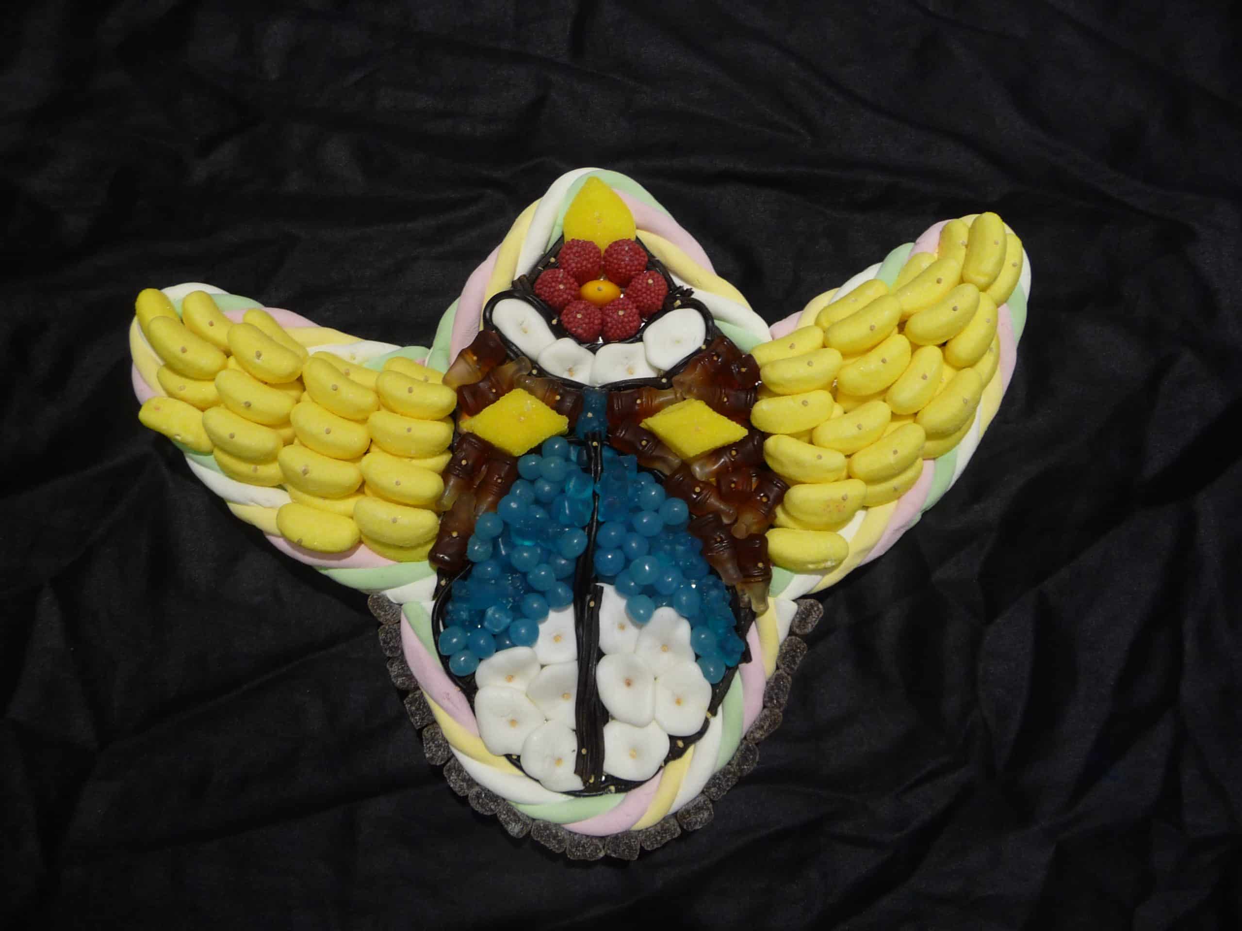 Gâteau de bonbons en forme de tête de goldorak