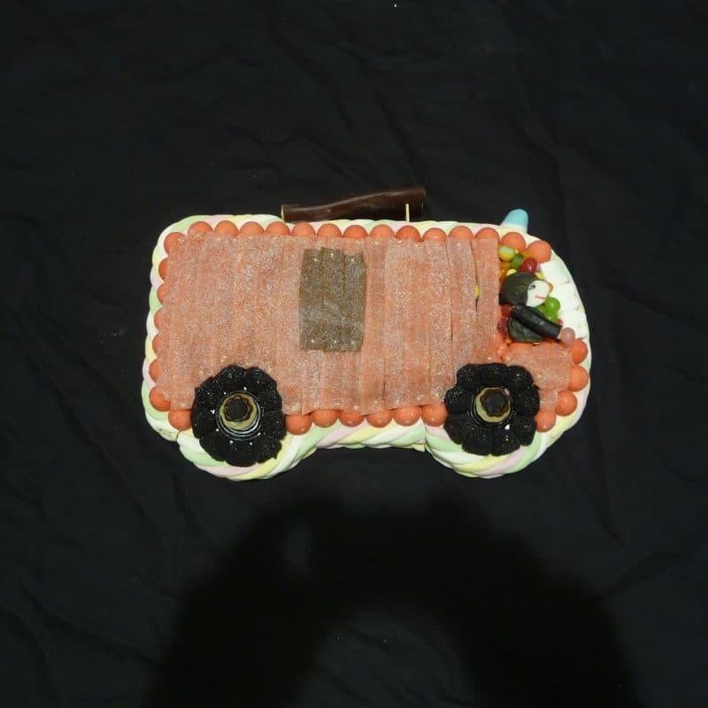 Gâteau de bonbons en forme de camion de pompier