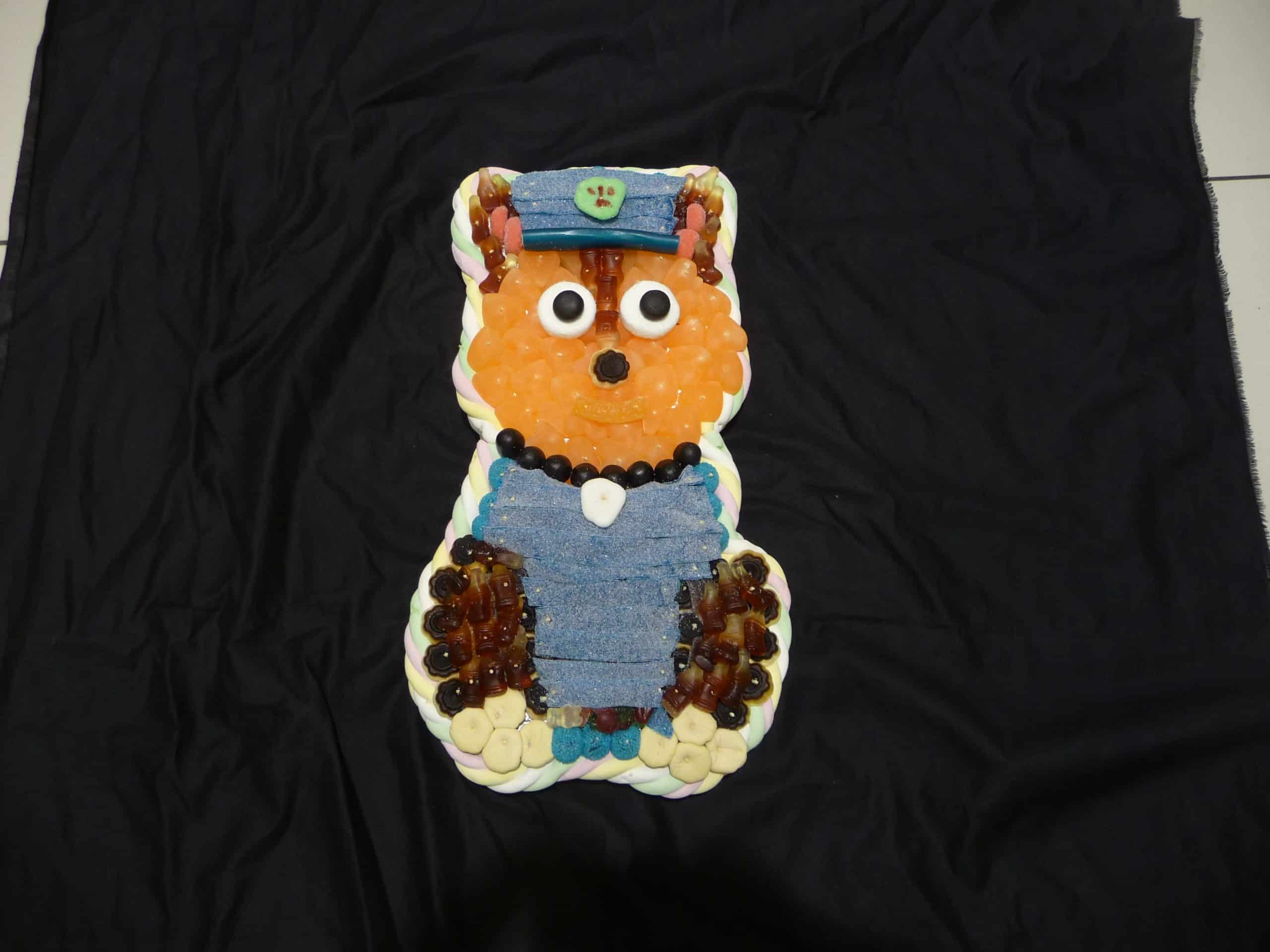 Gâteau de bonbons en forme de Chase Pat Patrouille