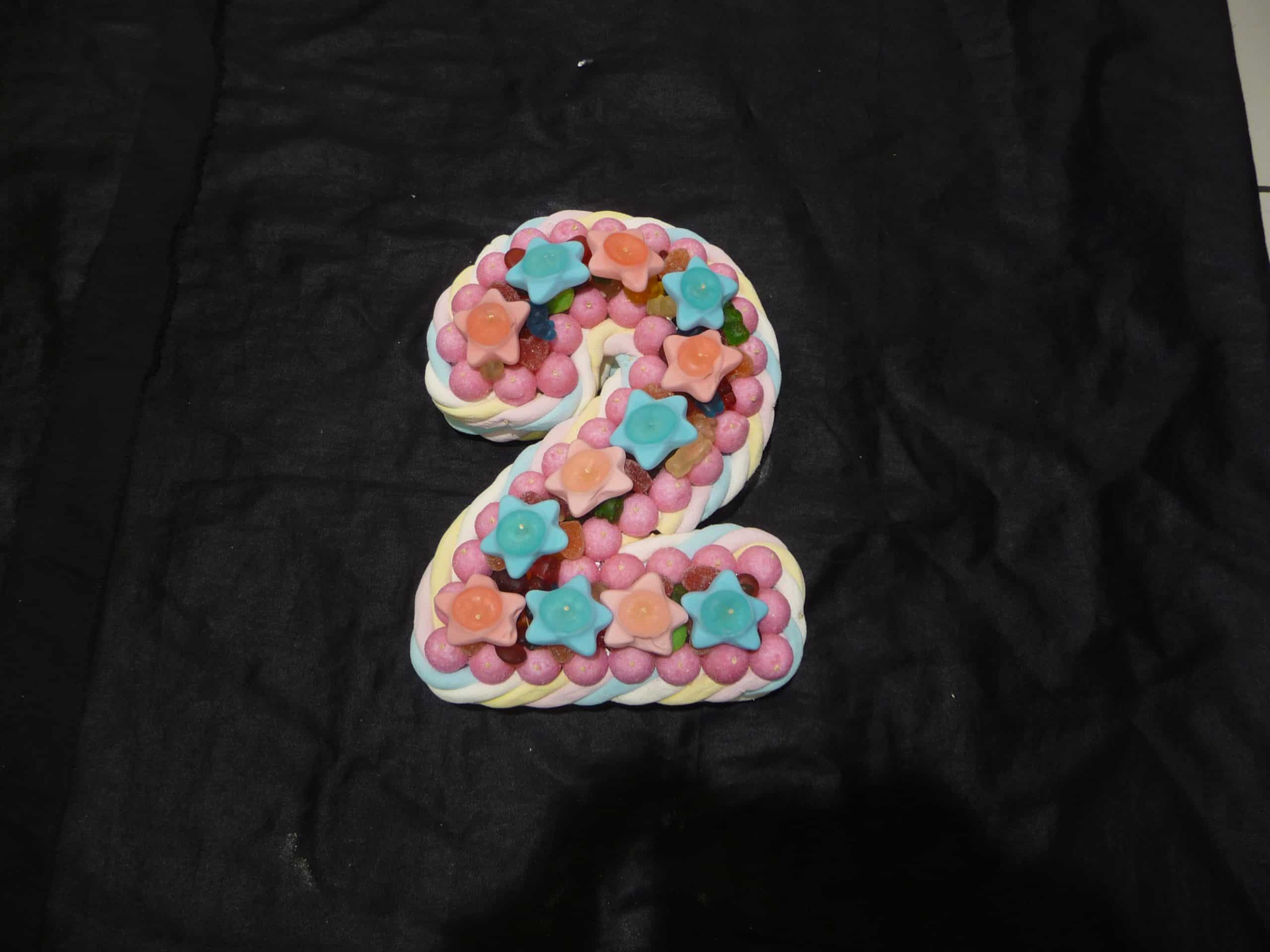 Gâteau de bonbons chiffre 2