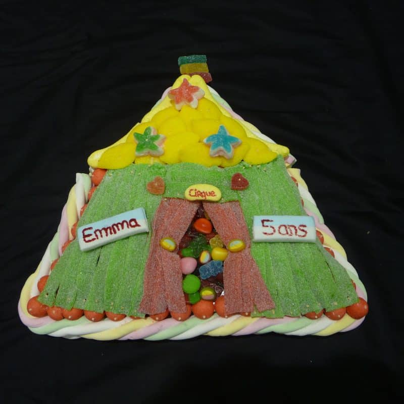 Gâteau de bonbons en forme de chapiteau de cirque