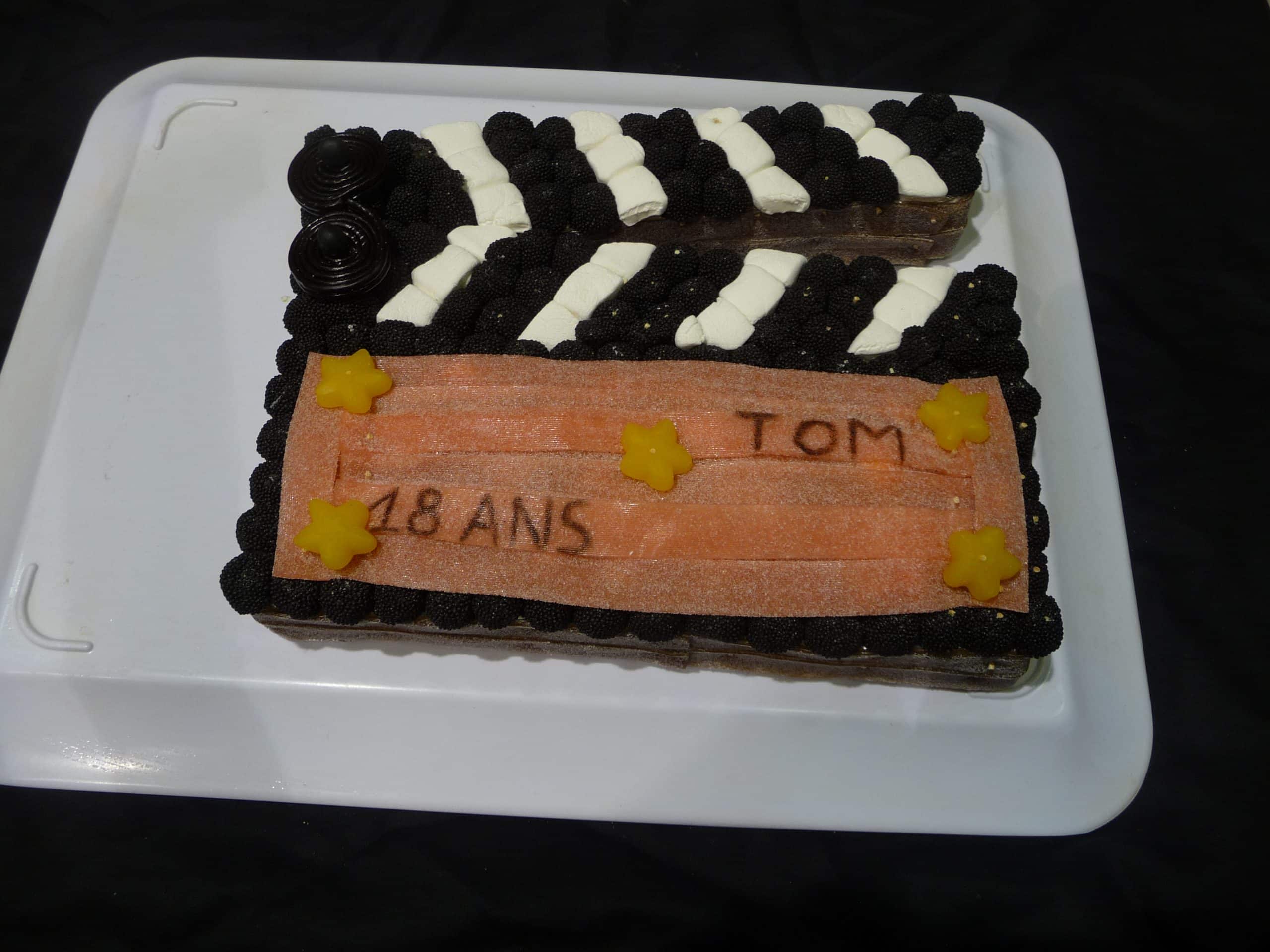 Gâteau de bonbons en forme de Clap de Cinéma