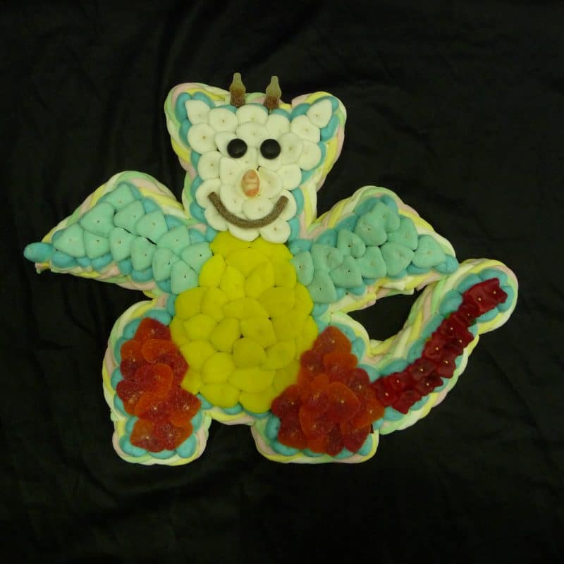 Gâteau de bonbons dragon gentil