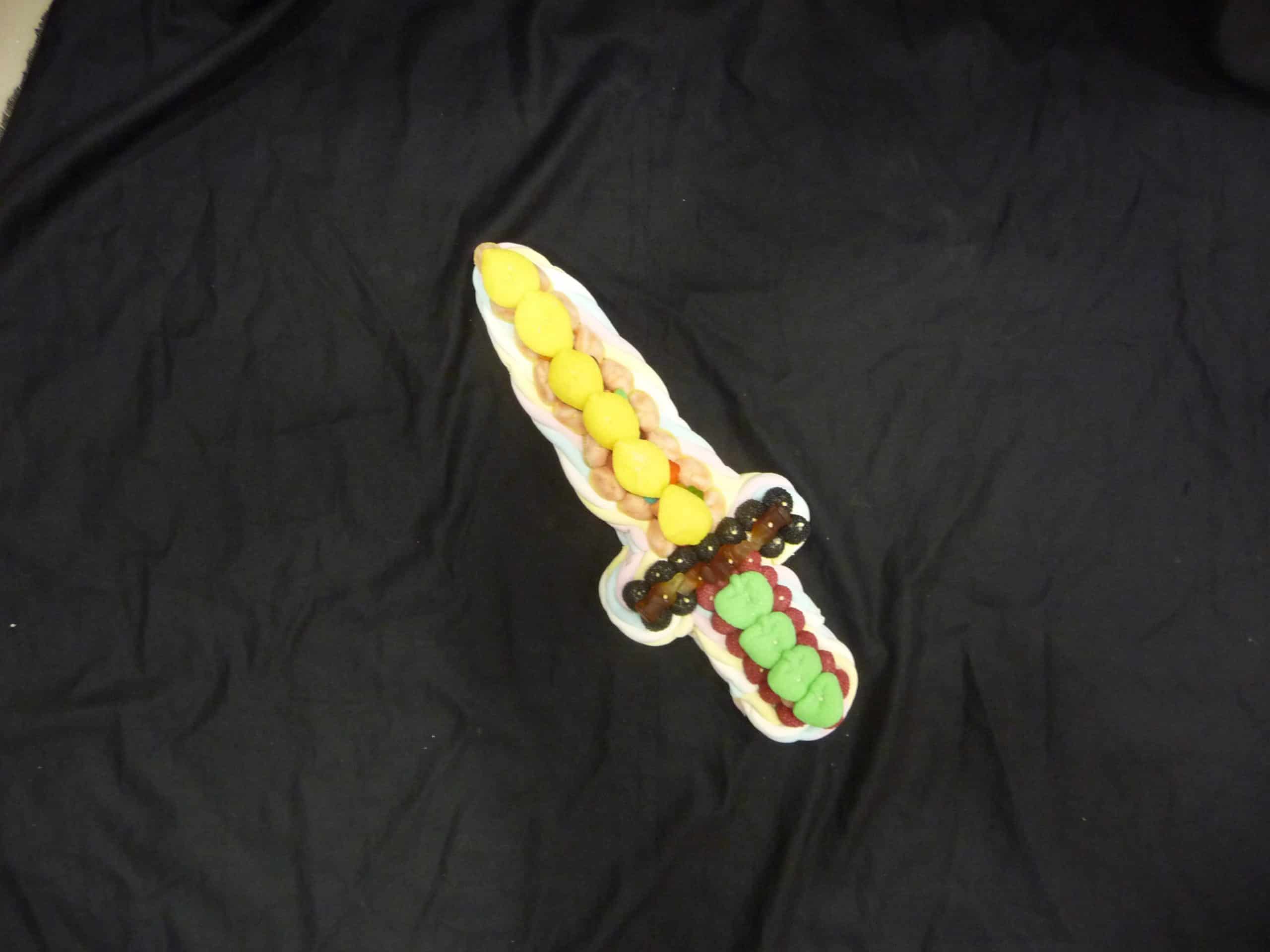 Gâteau de bonbons épée