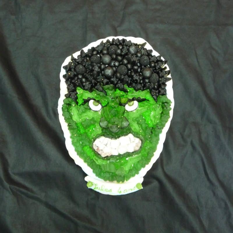 Gâteau de bonbons en forme de tête de Hulk