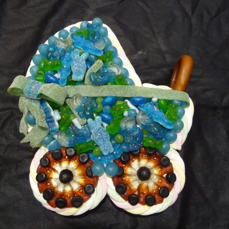 Gâteau de bonbons en forme de landau de bébé
