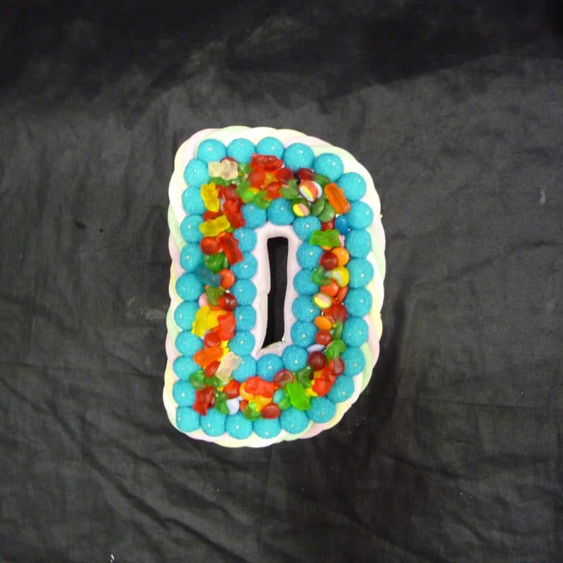 Gâteau de bonbons lettre D
