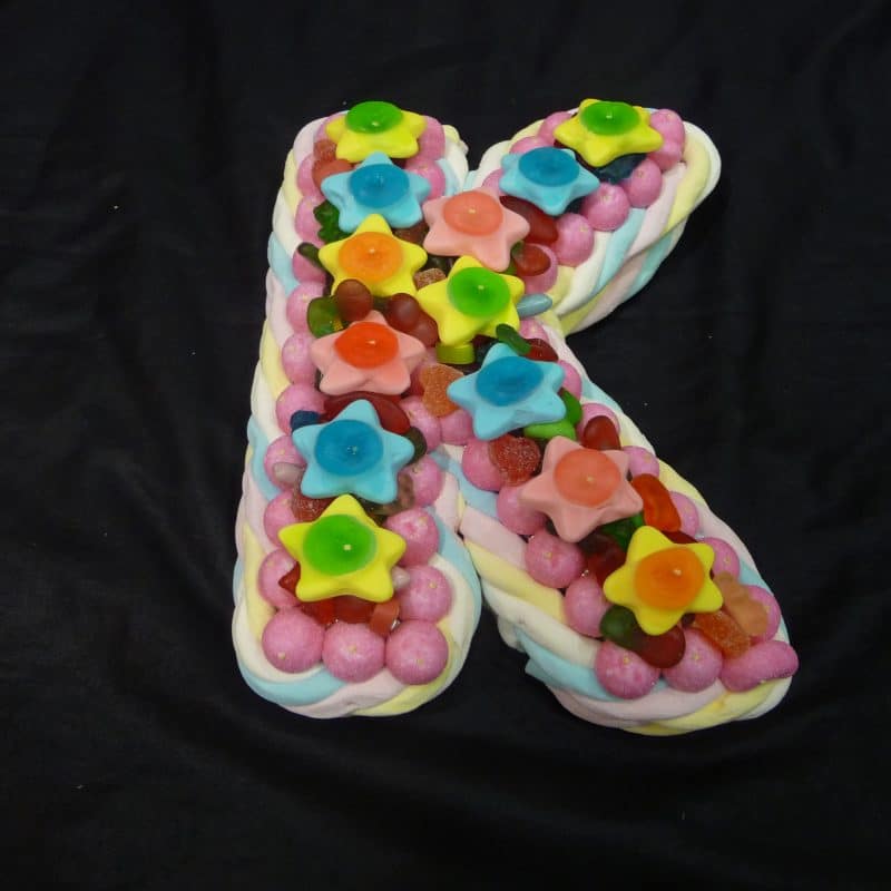 Gâteau de bonbons lettre " K "