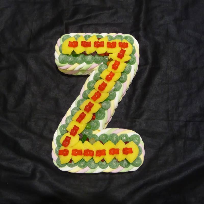 Gâteau de bonbons lettre en forme de " z  "