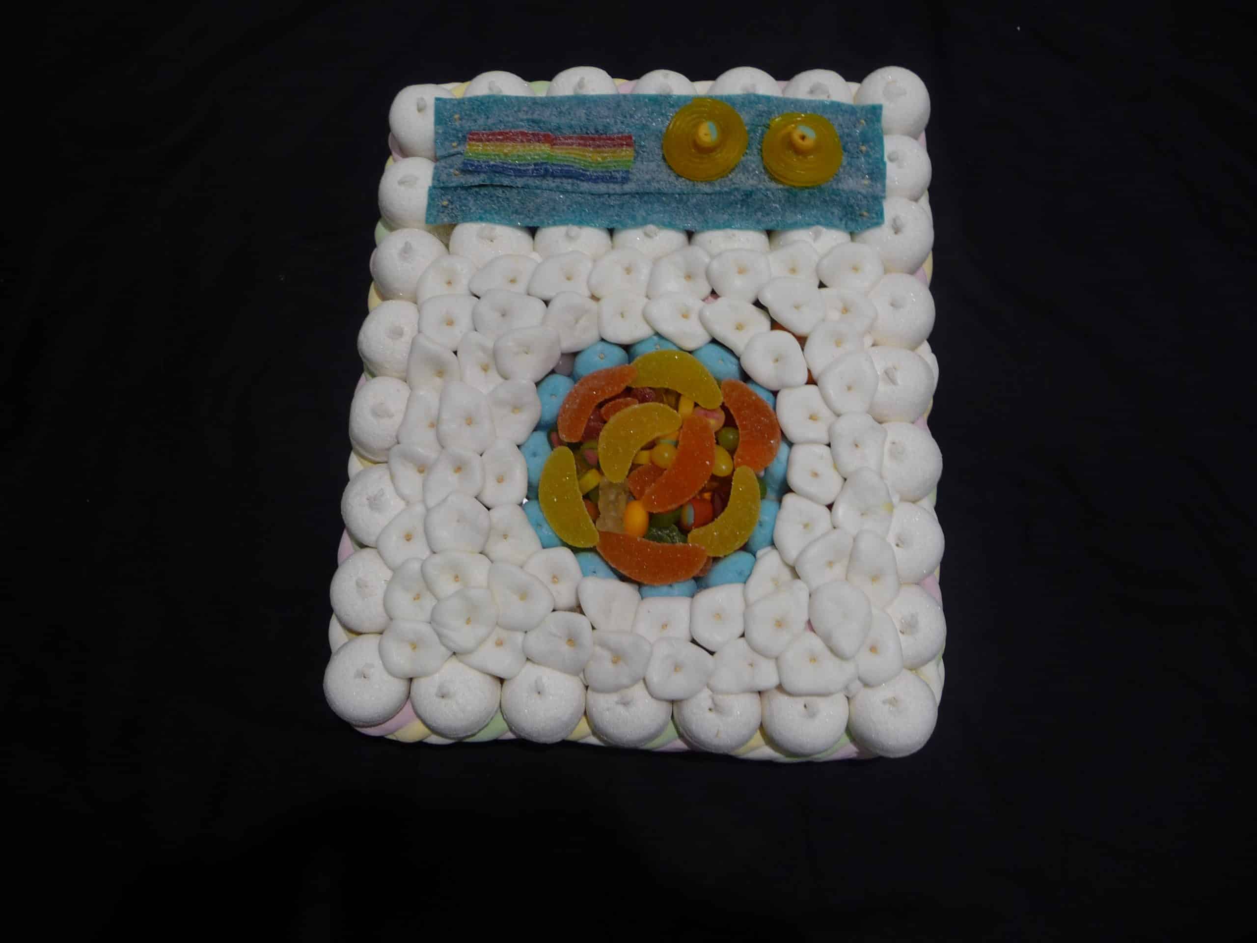 Gâteau de bonbons en forme de lave-linge à hublot