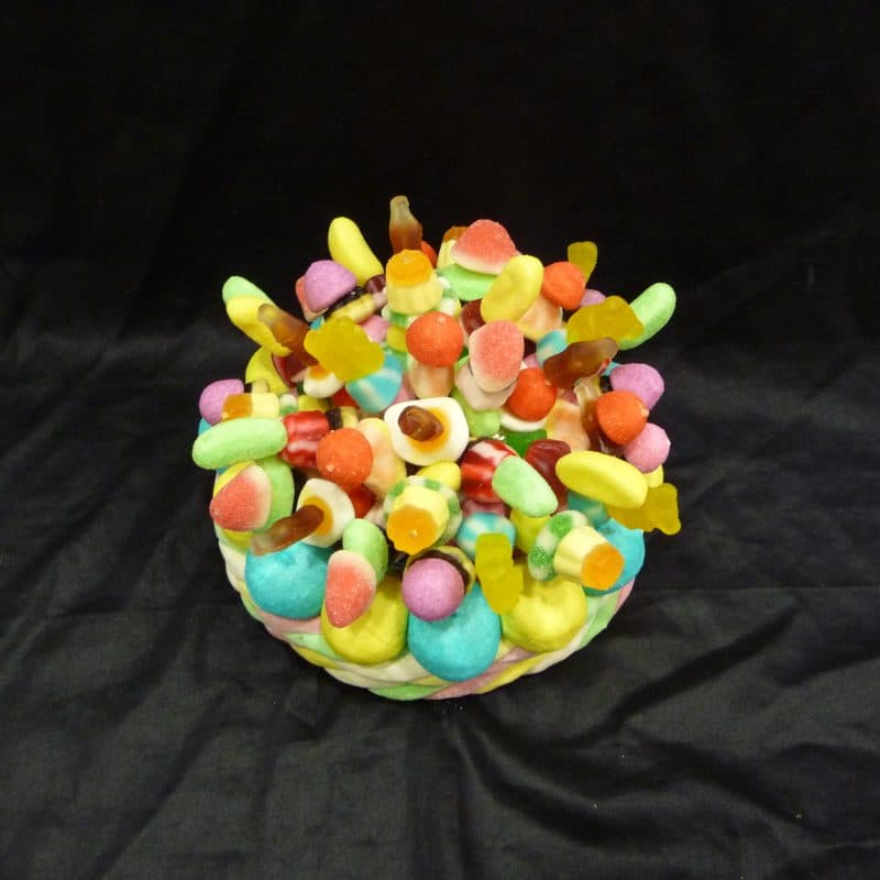 Gâteau de bonbons rond mini brochettes