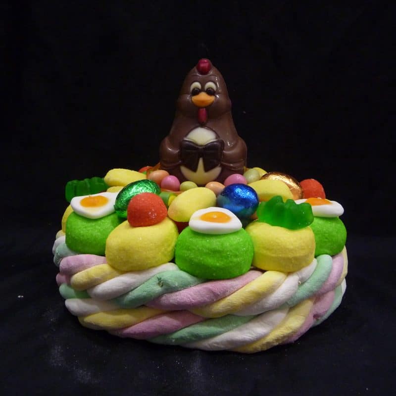 Gâteau de bonbons nid de Pâques