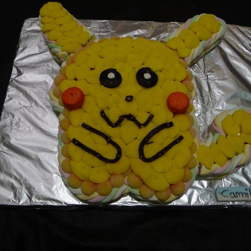 Gâteau de bonbons en forme de pokemon Pikachu