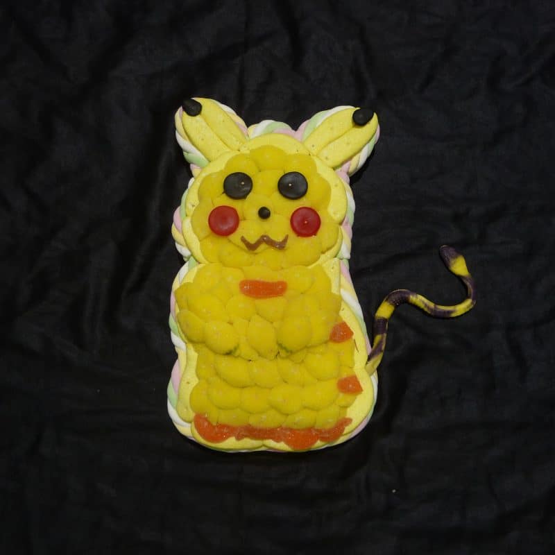 Gâteau de bonbons en forme de pokemon Pikachu