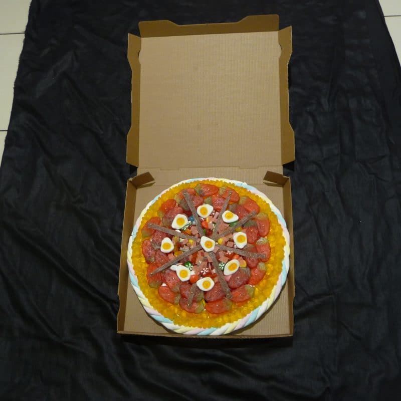 Gâteau de bonbons en forme de pizza à emporter