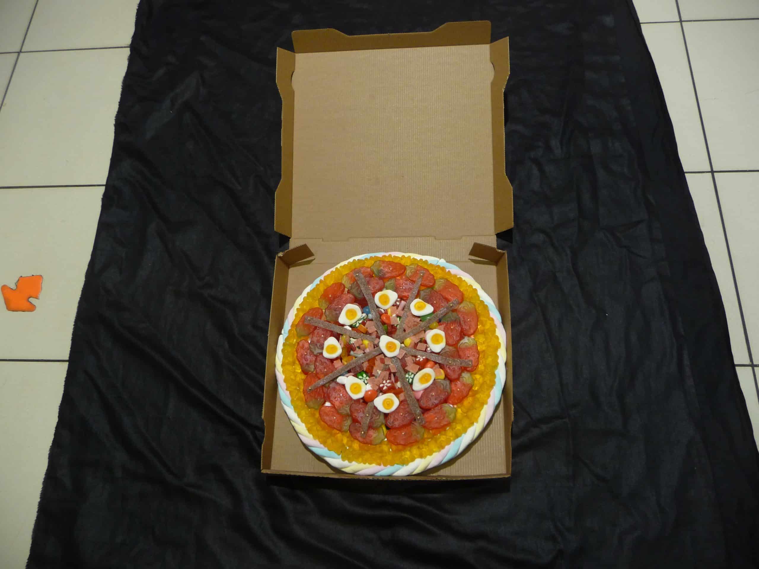 Gâteau de bonbons en forme de pizza à emporter
