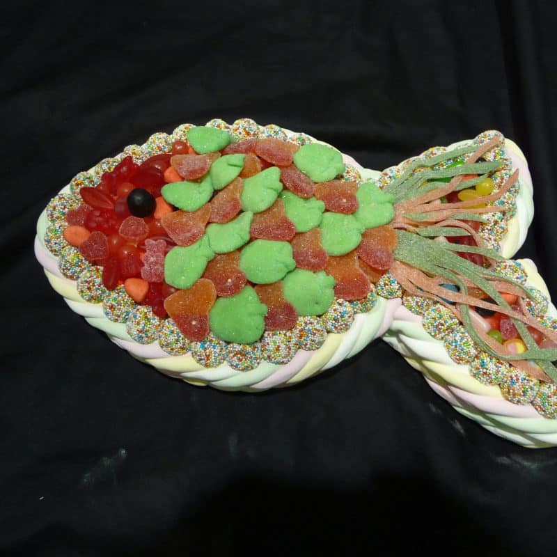 Gâteau de bonbons en forme de poisson tropical