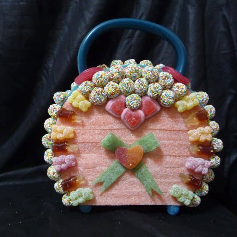 Gâteau de bonbons en forme de sac à main de marque