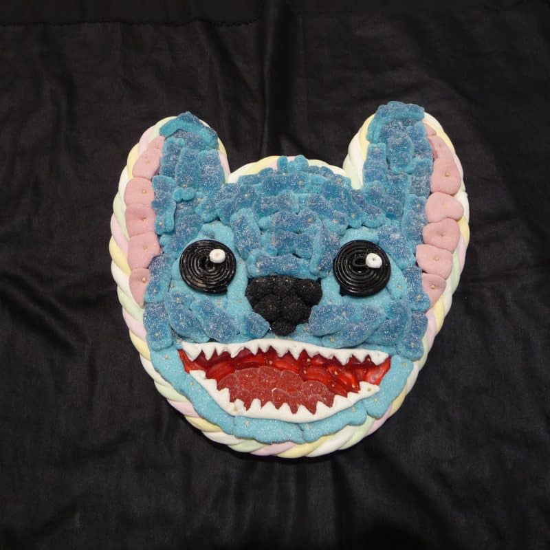 Gâteau de bonbons en forme de tête de Stitch
