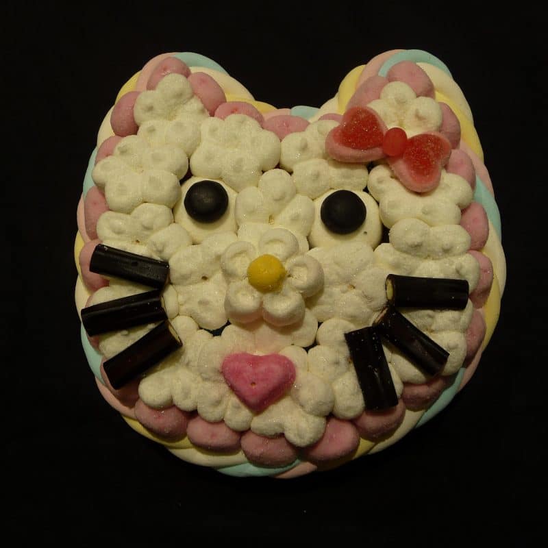 Gâteau de bonbons en forme de tête Hello Kitty