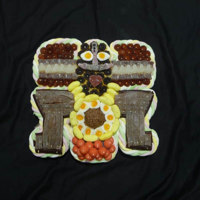 Gâteau de bonbons en forme de totem Koh lanta