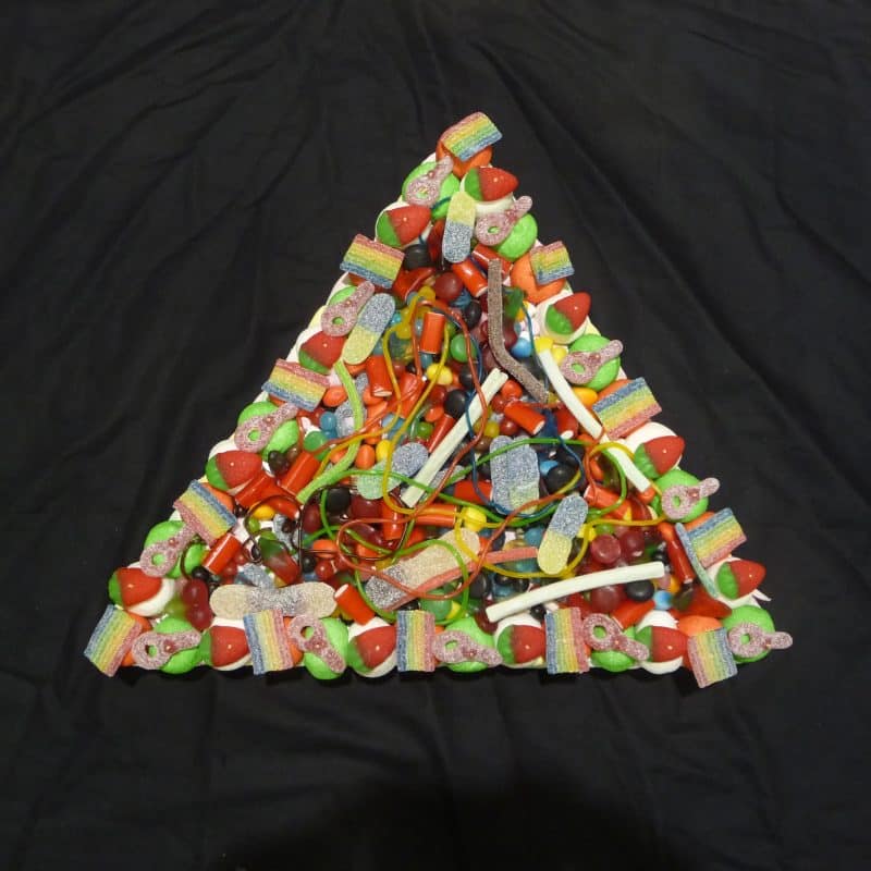 Gâteau de bonbons en forme de triangle équilatéral