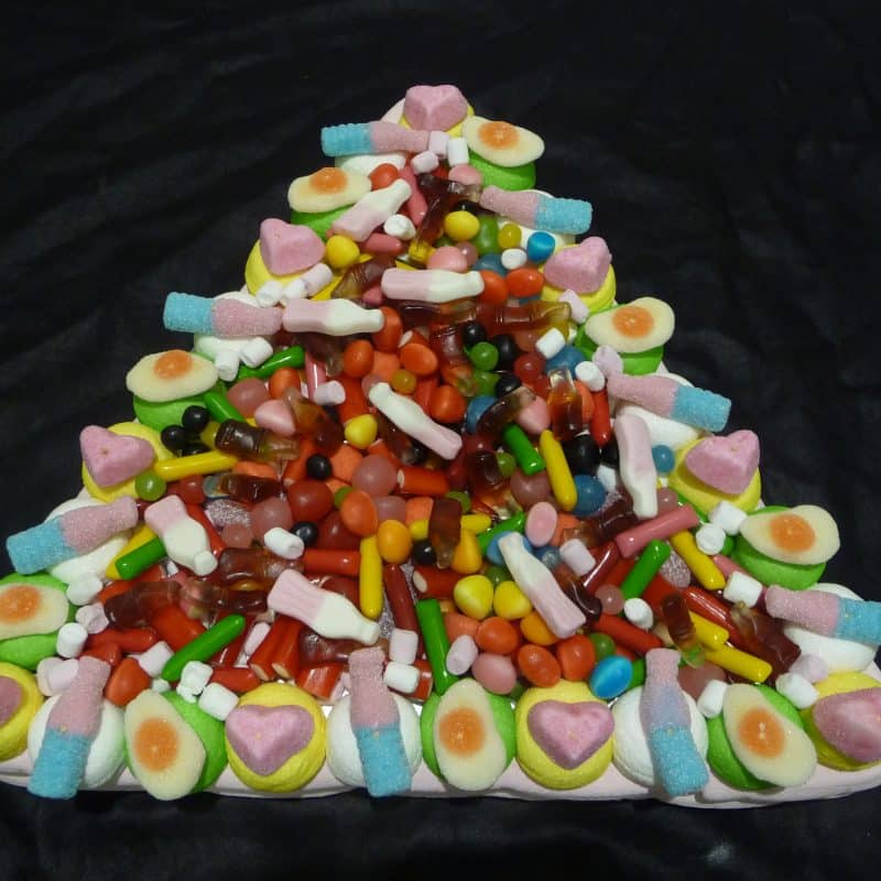 Gâteau de bonbons en forme de triangle isocèle