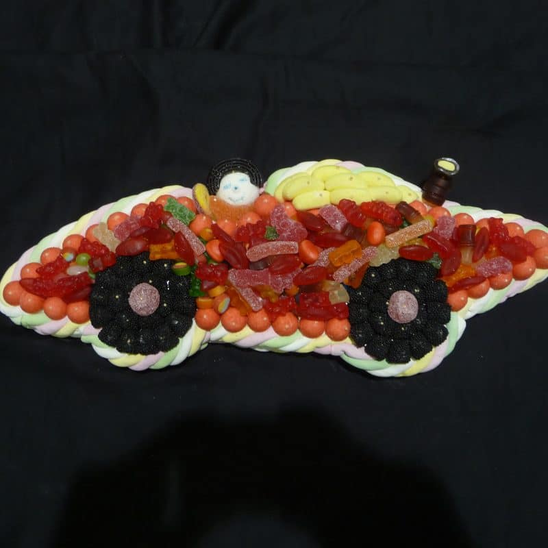 Gâteau de bonbons en forme de voiture de course